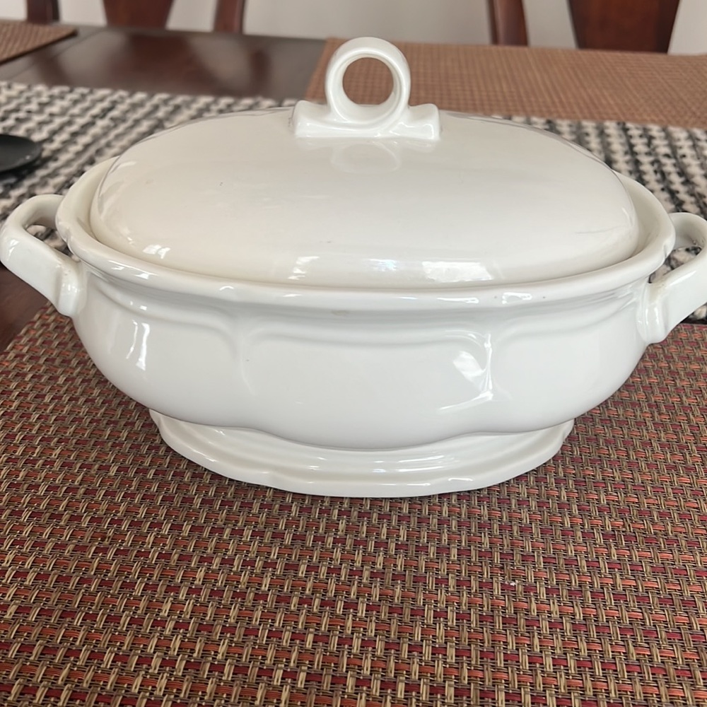 Mikasa French Country Side 1.5 qt covered Oval Casserole Piece - Picture 2 of 5
